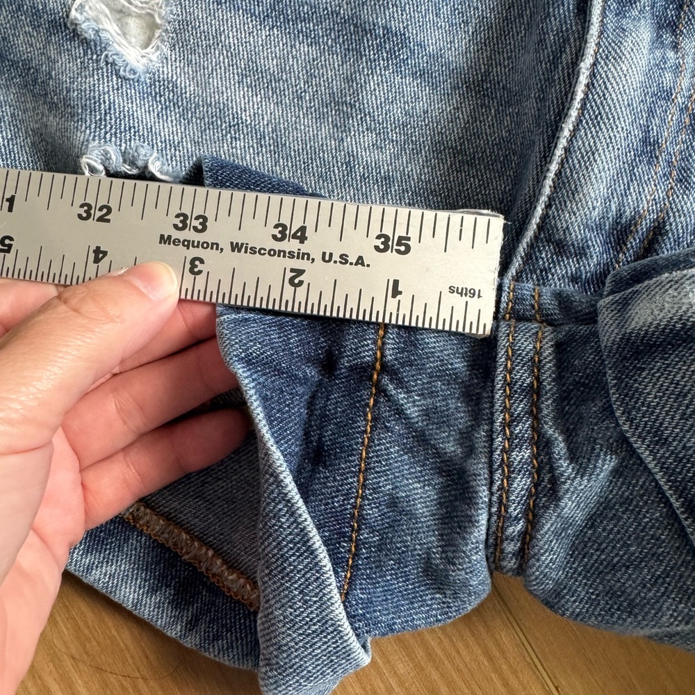 Bullhead Distressed Denim Mom Jean Shorts - Picture 4 of 9